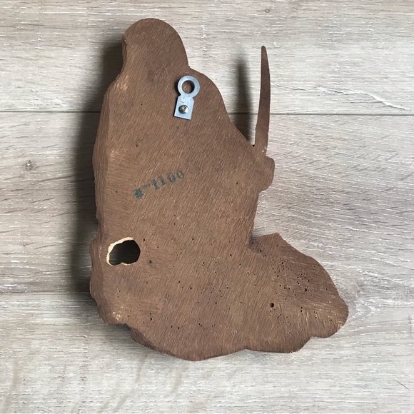 Vintage Inuit / Eskimo native with sled dogs resin wall hanging - Picture 4 of 5